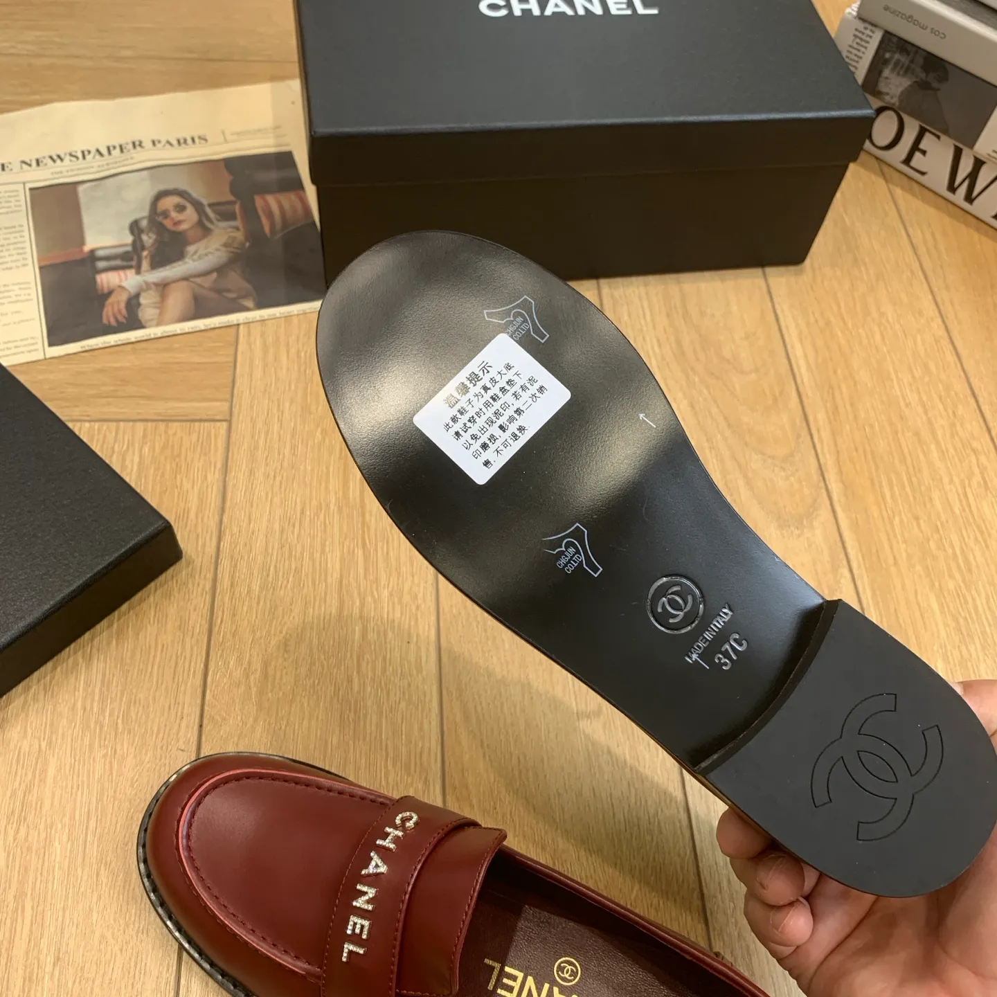 👟👟Ex-factory price 640👟👟 🍀2025 spring and summer new Chanel Chanel small diamond buckle monogram Loaf lazy half-slippers, which can be worn all year round. No matter when you wear them, they are very high-end and durable. When shopping, you can attract attention on the street! Easily travel between commuting and leisure occasions, becoming a carefree fashionable and elegant woman~ Upper: cowhide/butter Lining: lambskin Sole: Italian genuine leather outsole Size: 35-39 (40/41 customized, non-refundable and non-exchangeable 👉